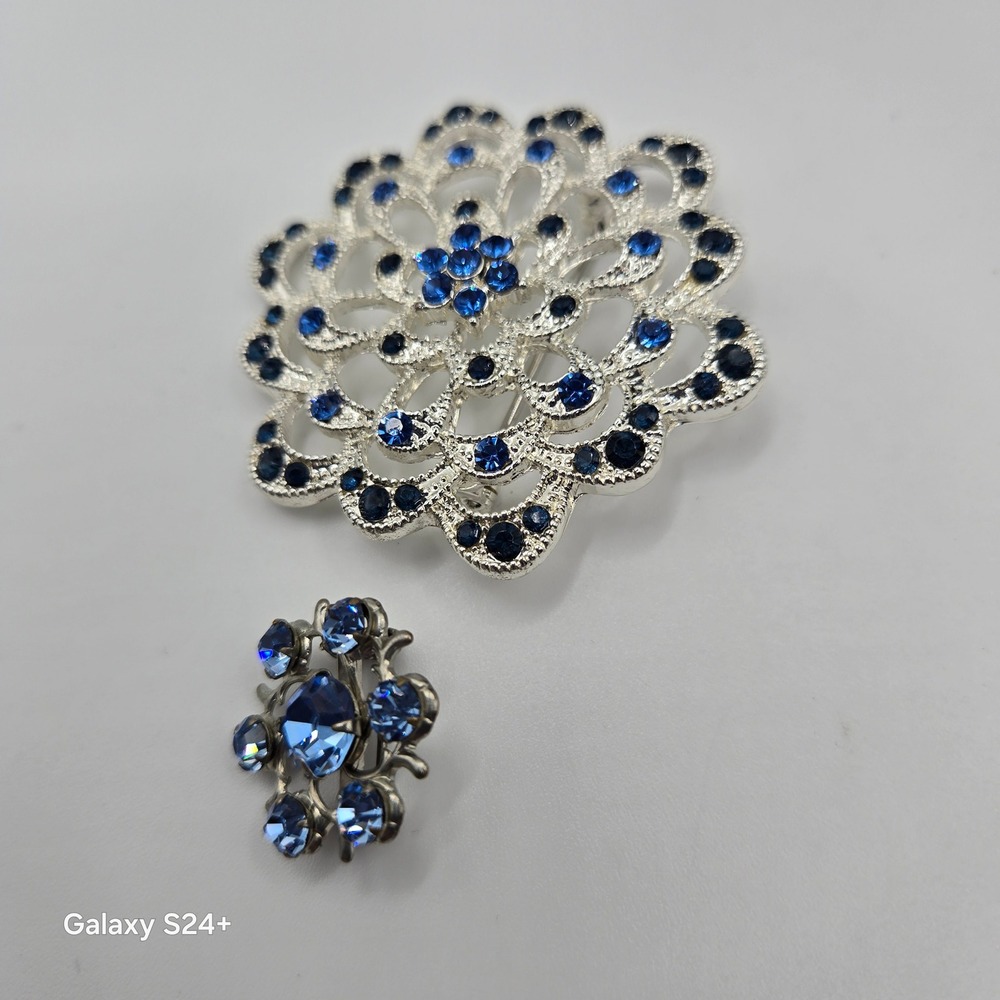 VTG 2PC Brooch Set Silver Tone Blue Rhinestone Snowflake Winter Sparkling Gift - Picture 5 of 8